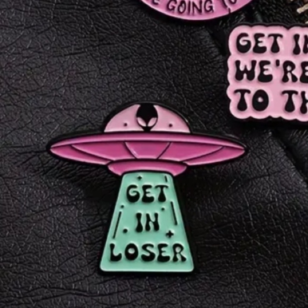 Adorable alien pin